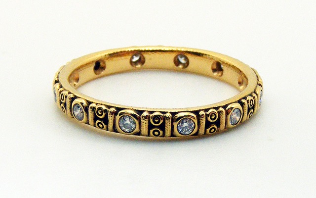 R73R
“Circle” 18K rose gold and diamond ring, 2.5mm wide, 12-13 diamonds totaling approximately 0.16 ct. Immediately available in size 6.
$2,325.00
