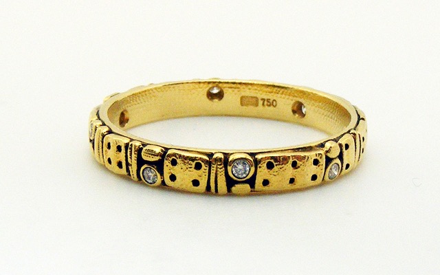 R143
“Domino” 18K and diamond band, 8 diamonds of approximately 0.08 ct, 3mm wide. Immediately available in sz 6 ¾.
$1,745.00
