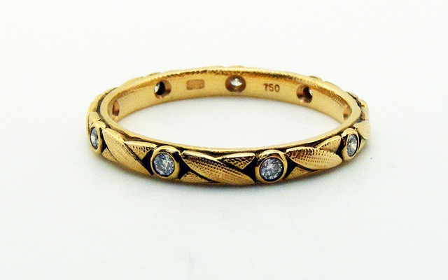 R121R
18K rose gold and diamond “Crisscross” band, 9 diamonds totaling approximately 0.14 ct, 2.4mm width.
Immediately available in size 6 ½. 
$1,860.00
