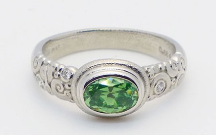 R82-Demantoid-Garnet-Platinum-ring-crop.jpg