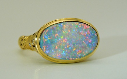 R194-opal-focus.jpg