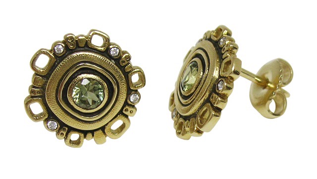 E85S
18KY, .35 ctw green sapphires, .08 ctw diamonds, $2,625
