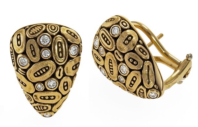 #E-187D
“Seed” earrings in 18K yellow gold with 16 diamonds of 0.24 ct total. Post-type earring with Omega clasp enclosure.  
$4,285
