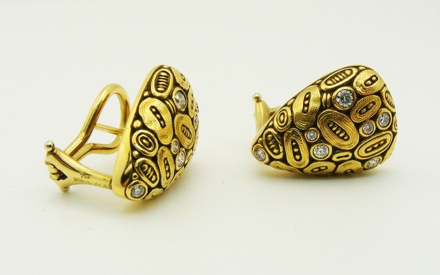 #E-187D
“Seed” earrings in 18K yellow gold with 16 diamonds of 0.24 ct total. Post-type earring with Omega clasp enclosure.  
$4,285

