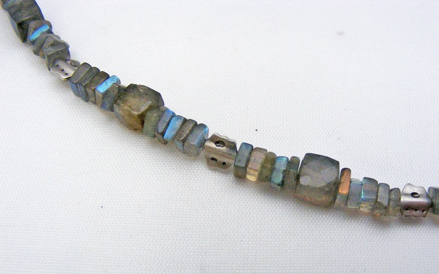 Q3P
Labradorite and platinum necklace, 20 platinum beads and clasp, 27” long.
$4,030.00
