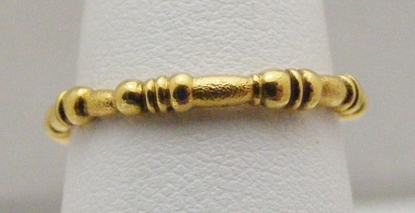 R116
“Spindle”, 18KY, 2.5mm wide, in store in size 7
$990
