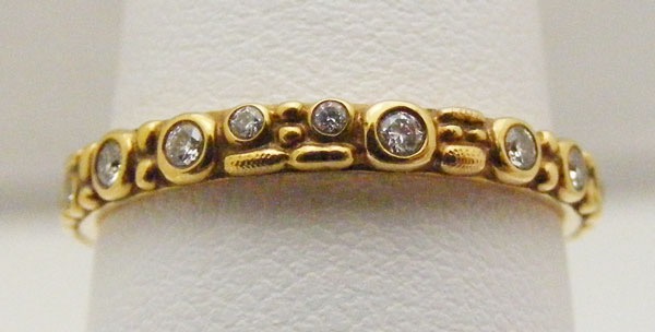 R117
“Mini 62”, 18R, 2.5mm, .23 ctw diamonds, in store in size 7 ¼
$2,375
