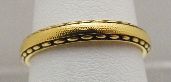R59
“Double Dash”, 18KY, 3mm, in store in size 6 ¾, 
$1,460 
