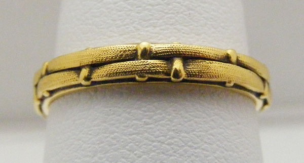 R88
“Fence”, 18KY, 3mm wide, in store in 6 ¾
$1,210
